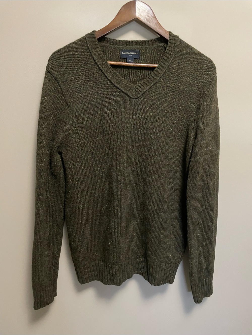 Banana Republic Olive Green V-Neck Wool Blend Sweater Women’s Medium